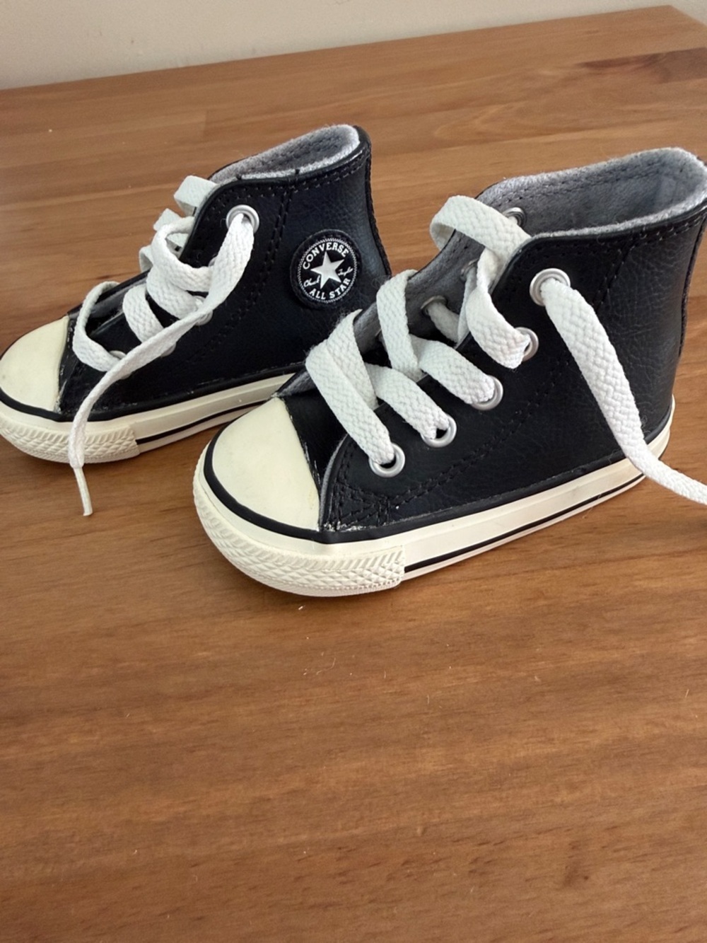 Converse Kids Black High-Top Sneakers with White Laces. Size 4 Baby - Picture 4 of 6